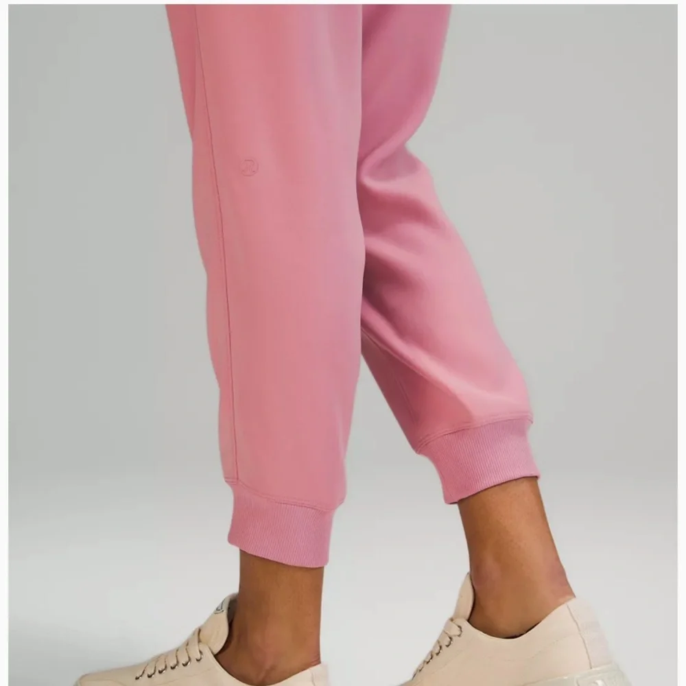 Lululemon On The Fly Jogger 28” * Woven
